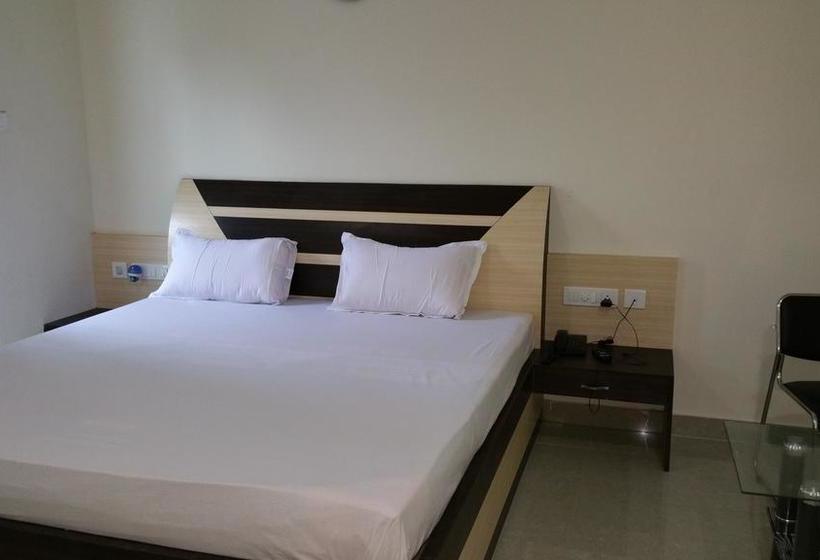 Hotel Shantikunja 14