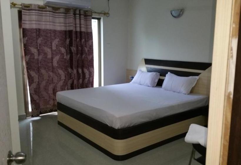 Hotel Shantikunja 15