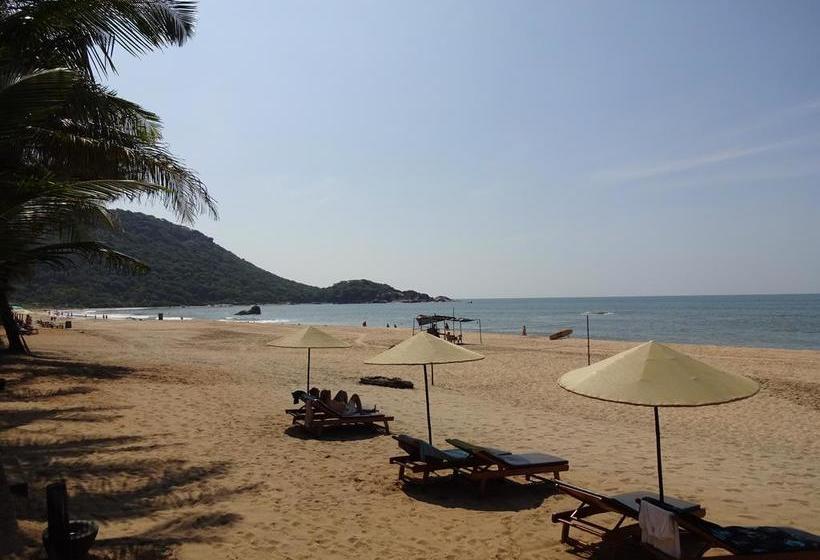 Dunhill Beach Resort 11