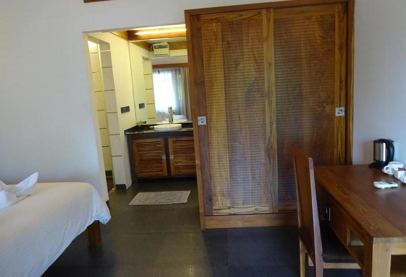 Dunhill Beach Resort 14