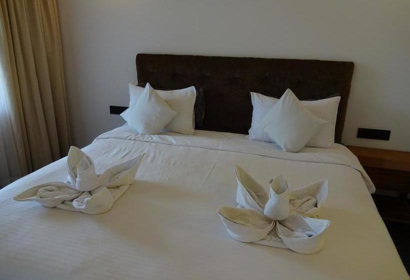 Dunhill Beach Resort 16