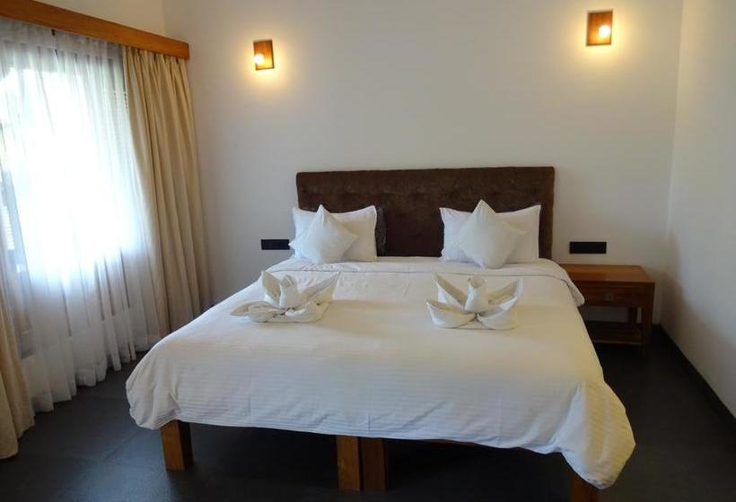 Dunhill Beach Resort 17