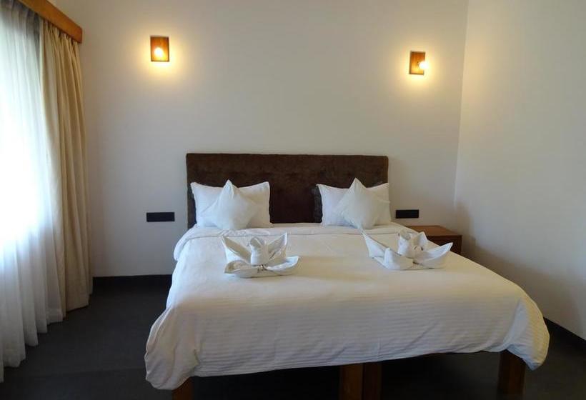 Dunhill Beach Resort 19