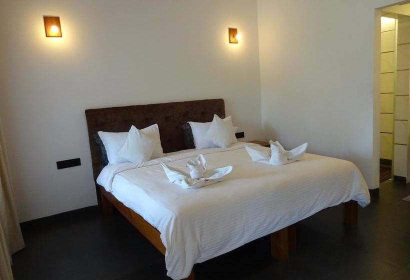 Dunhill Beach Resort 20