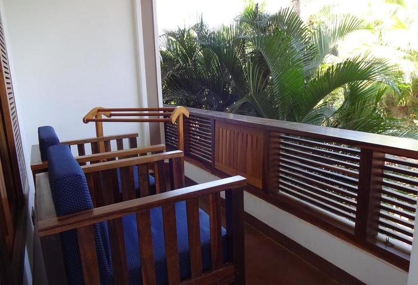 Dunhill Beach Resort 8