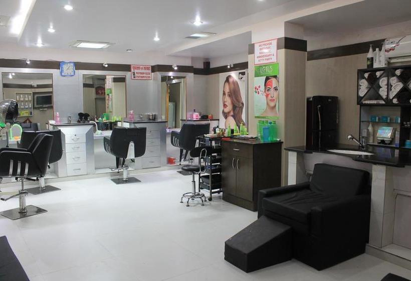 Hotel Rajhans International 15