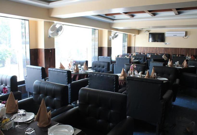 Hotel Rajhans International 18