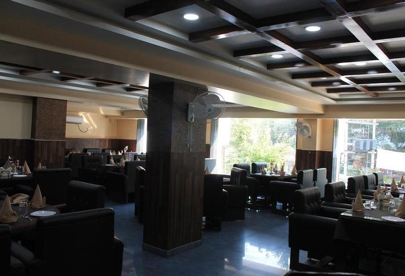 Hotel Rajhans International 5