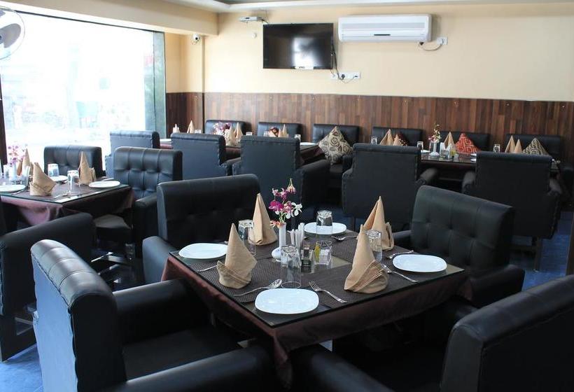 Hotel Rajhans International 9