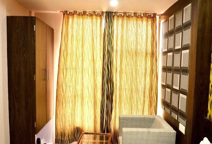 Hotel Oyo Rooms Opposite Railway Station Indore Gate 12