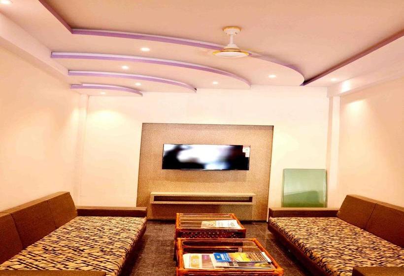Hotel Oyo Rooms Opposite Railway Station Indore Gate 18