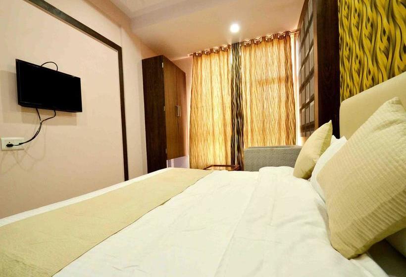 Hotel Oyo Rooms Opposite Railway Station Indore Gate 9
