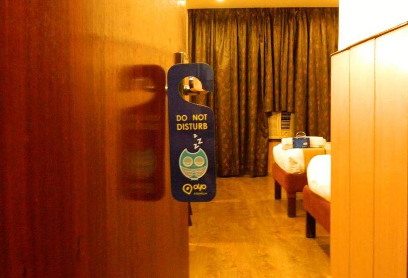 Hotel Oyo Premium Sadar Market Nagpur 12