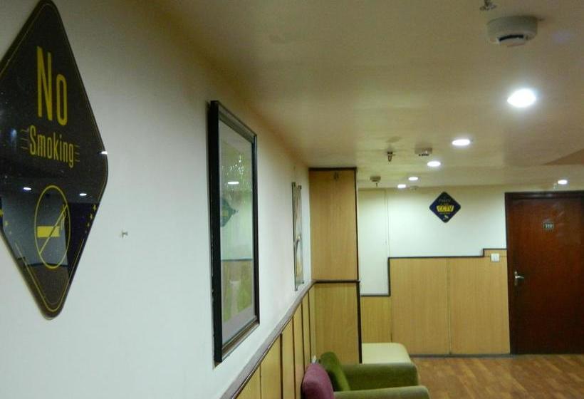 Hotel Oyo Premium Sadar Market Nagpur 14