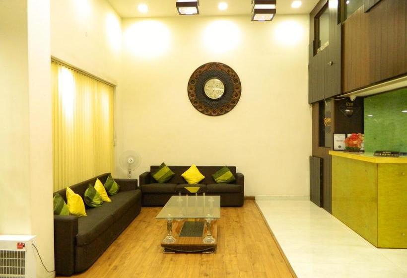 Hotel Oyo Premium Sadar Market Nagpur 15