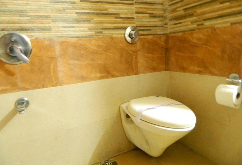 Hotel Oyo Premium Sadar Market Nagpur 20