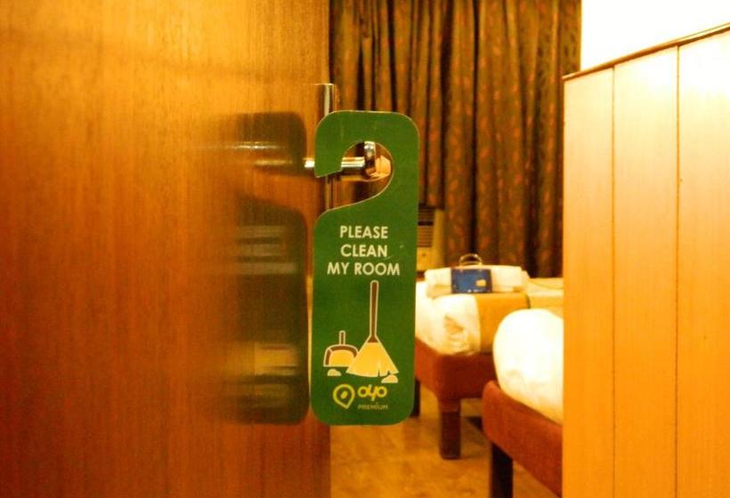 Hotel Oyo Premium Sadar Market Nagpur 9