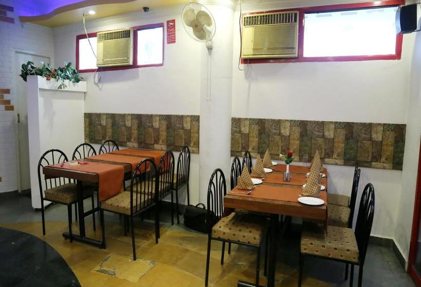 Hotel Oyo Rooms Model Town Market 10