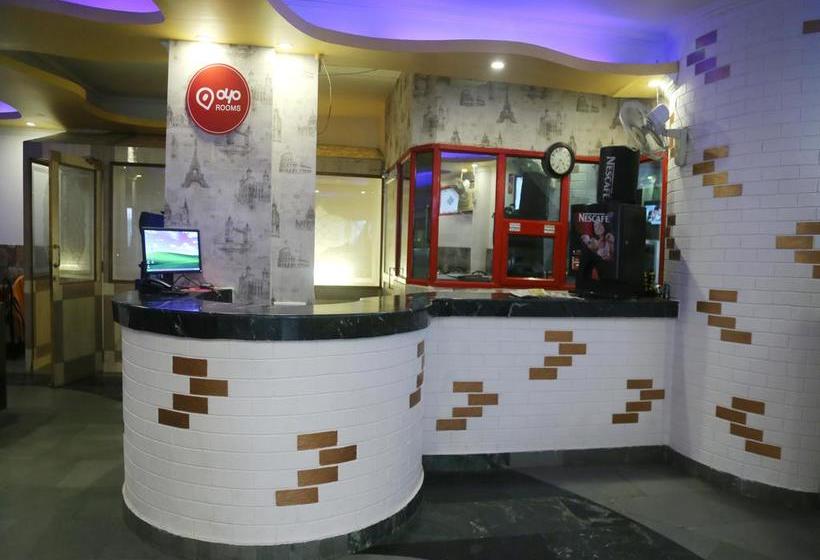 Hotel Oyo Rooms Model Town Market 11