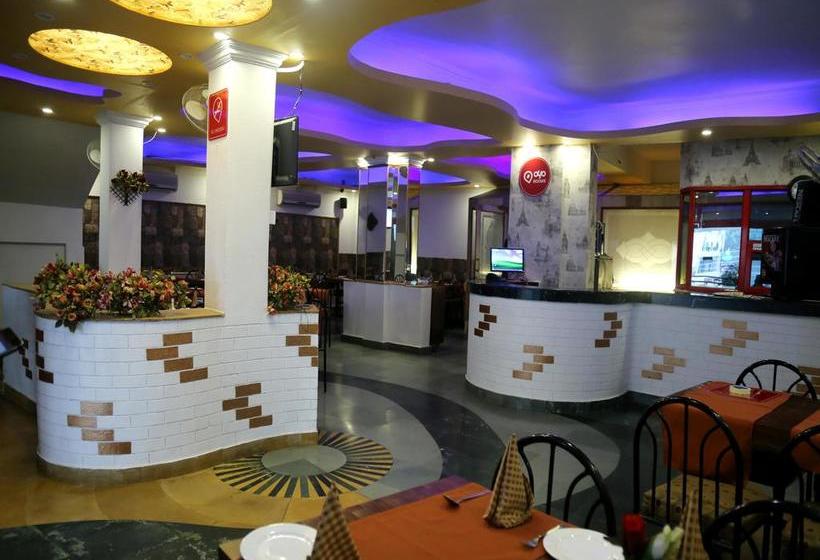 Hotel Oyo Rooms Model Town Market 17