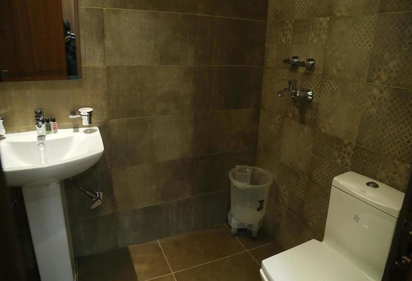 Hotel Oyo Rooms Model Town Market 19