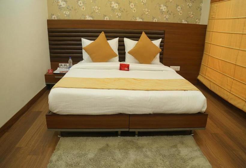 Hotel Oyo Rooms Model Town Market 2