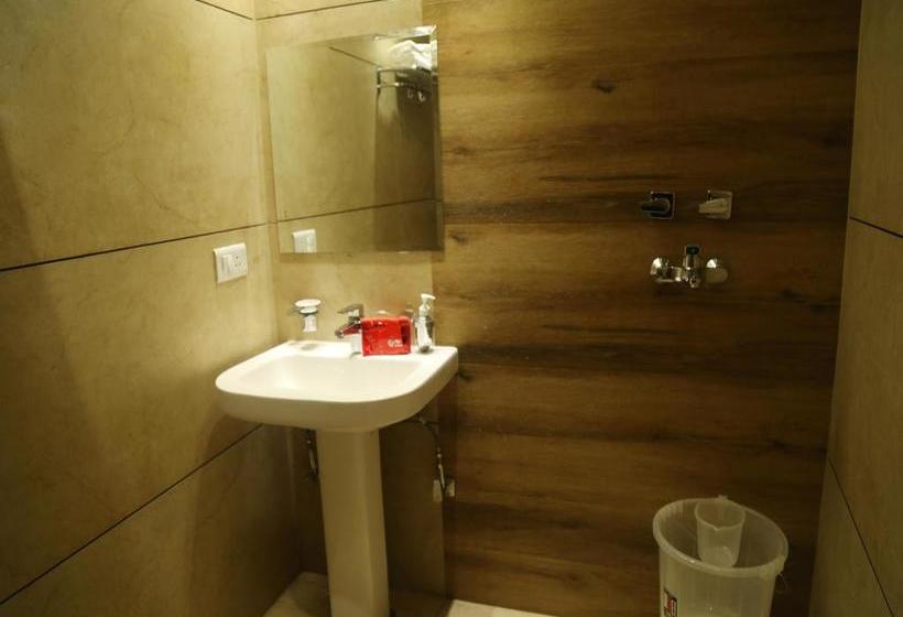 Hotel Oyo Rooms Model Town Market 20