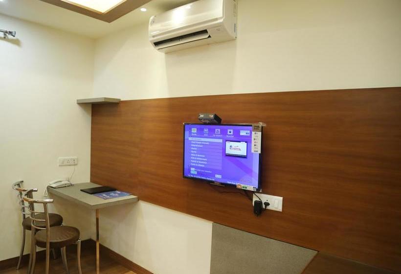 Hotel Oyo Rooms Model Town Market 4