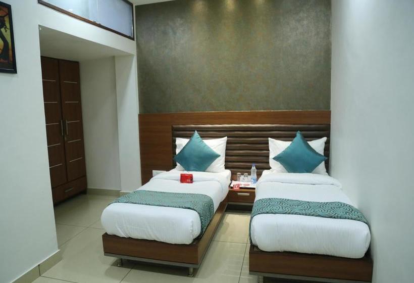 Hotel Oyo Rooms Model Town Market 7