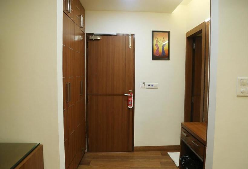 Hotel Oyo Rooms Model Town Market 9