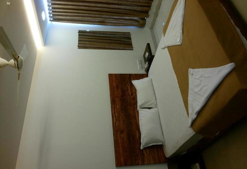 Hotel Sai Comforts 10