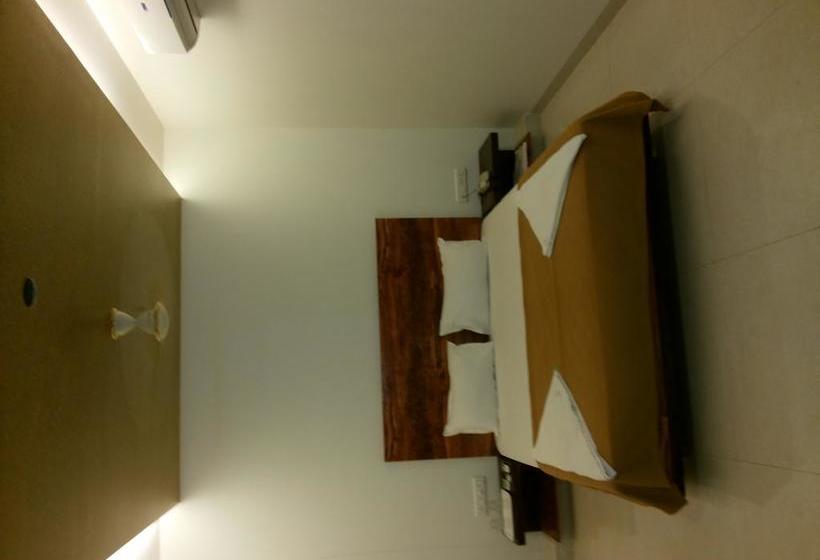 Hotel Sai Comforts 11