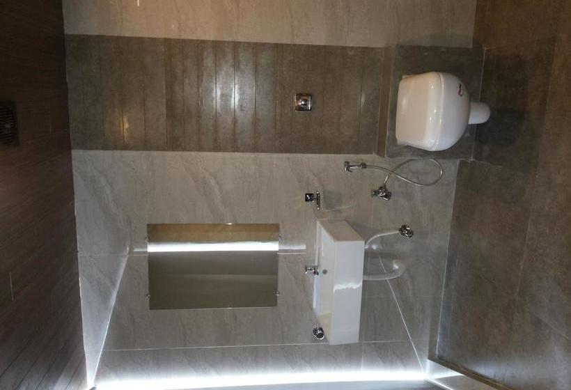 Hotel Sai Comforts 12