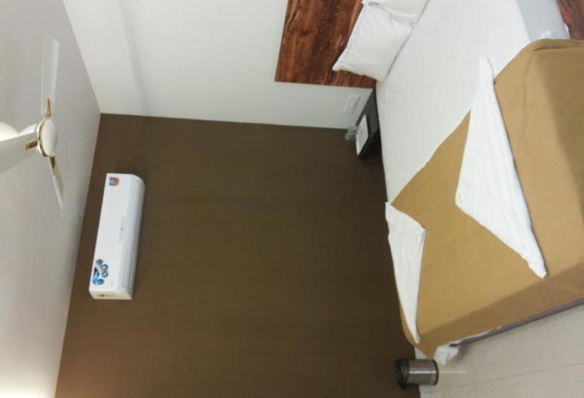 Hotel Sai Comforts 15