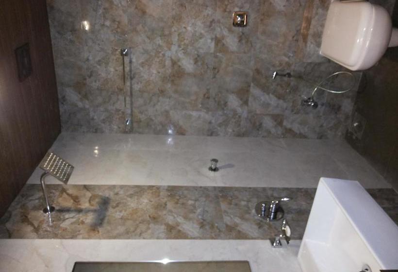 Hotel Sai Comforts 5