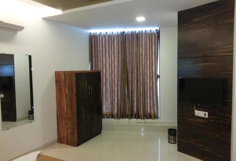 Hotel Sai Comforts 9