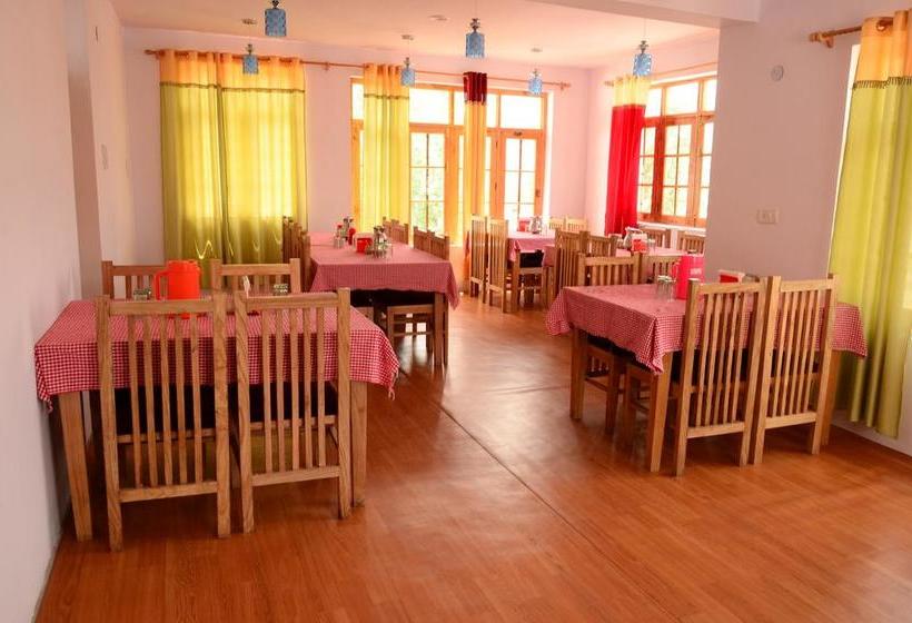 Hotel Mount Castle 5