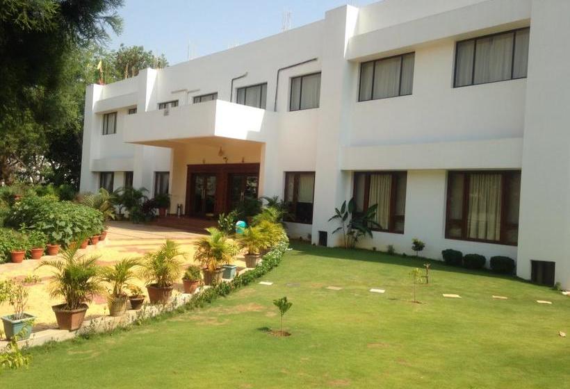 Hotel B10 International