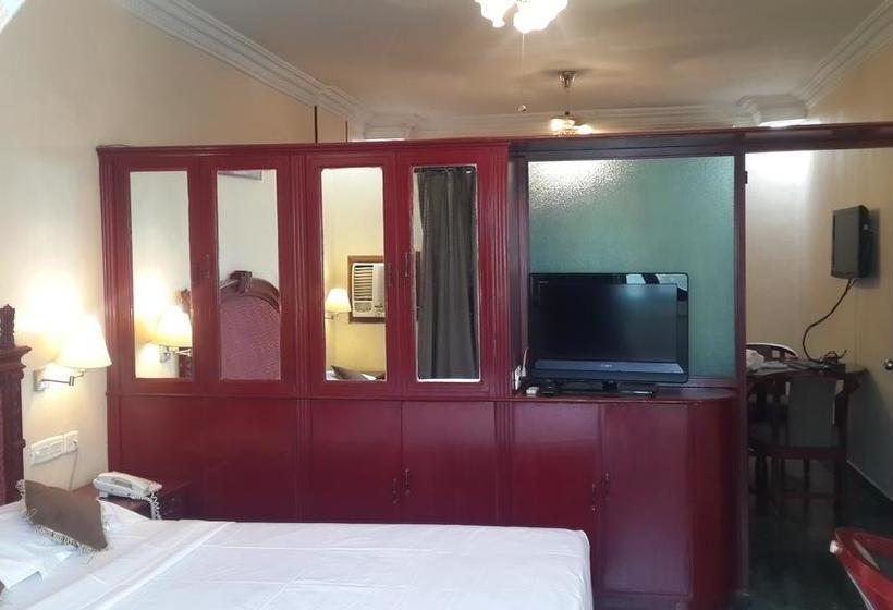 Hotel The Mourya Inn 10