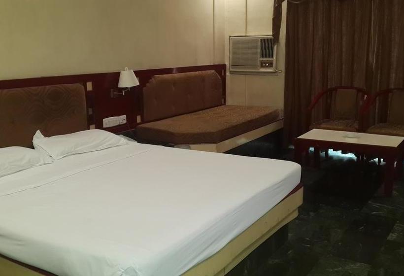 Hotel The Mourya Inn 11