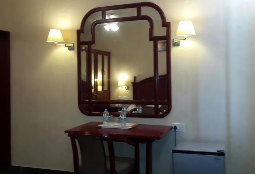 Hotel The Mourya Inn 15