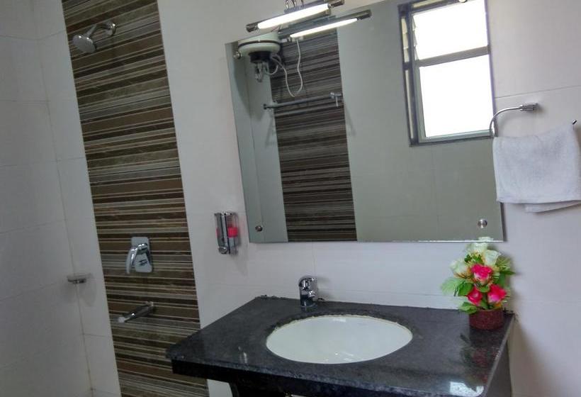 Hotel Flowers Inn 10