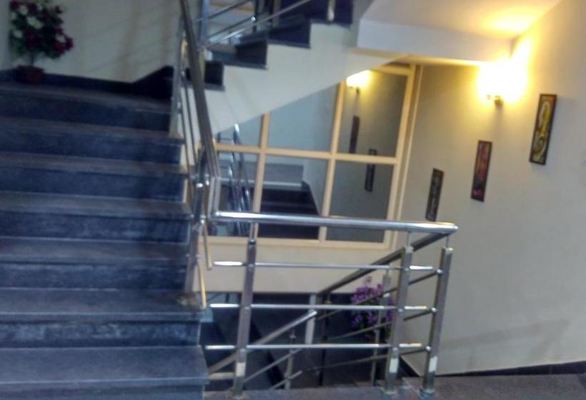 Hotel Flowers Inn 12