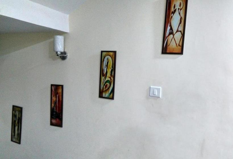 Hotel Flowers Inn 13