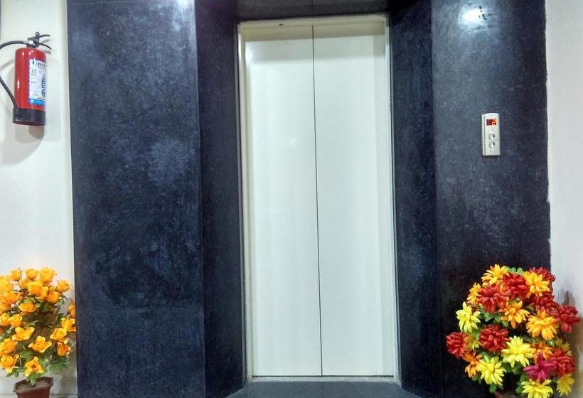 Hotel Flowers Inn 14