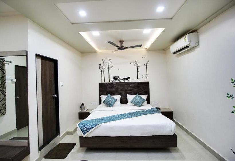 Hostel Daksh Hotel And Restaurant 12