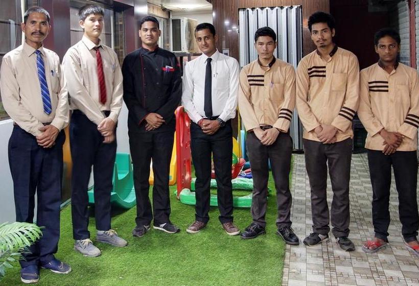 Hostel Daksh Hotel And Restaurant 14