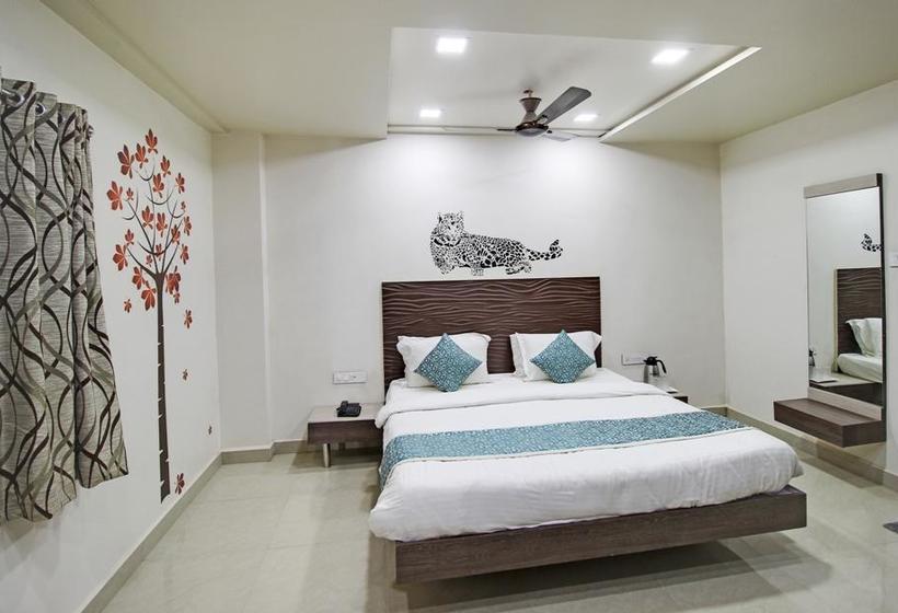 Hostel Daksh Hotel And Restaurant 18