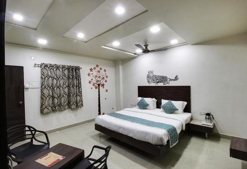 Hostel Daksh Hotel And Restaurant 19