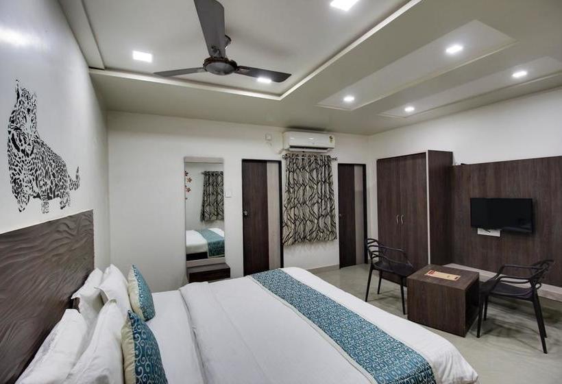 Hostel Daksh Hotel And Restaurant 2